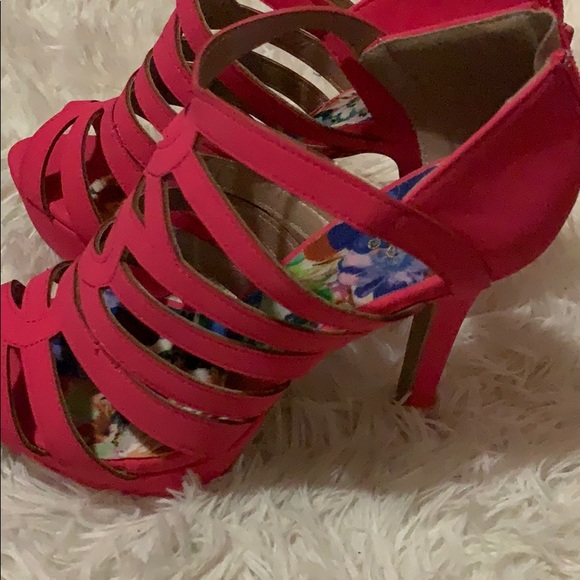 Heels - Picture 4 of 4